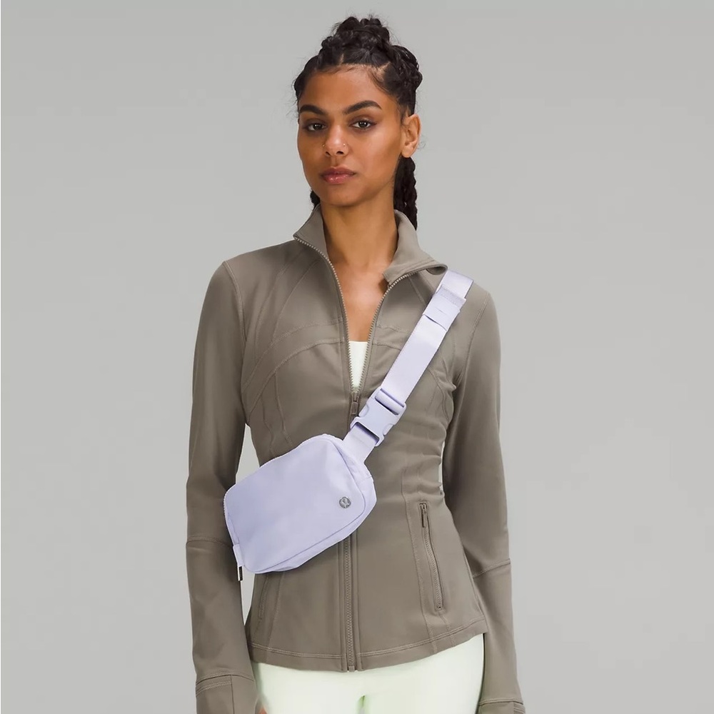 Lululemon Everywhere Belt Bag 1L Pastel Blue - Picture 2 of 3